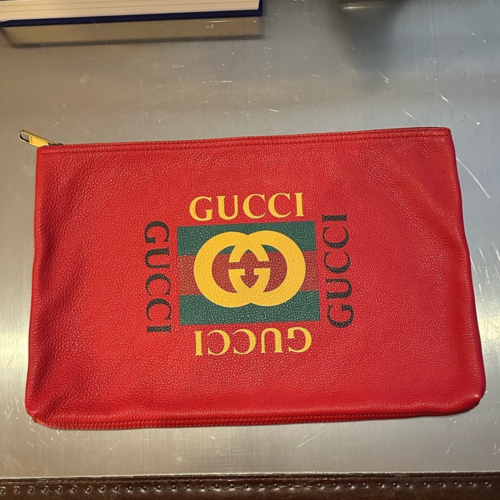 Gucci Pebbled Calfskin Medium Logo Portfolio Clutch Hibiscus Red